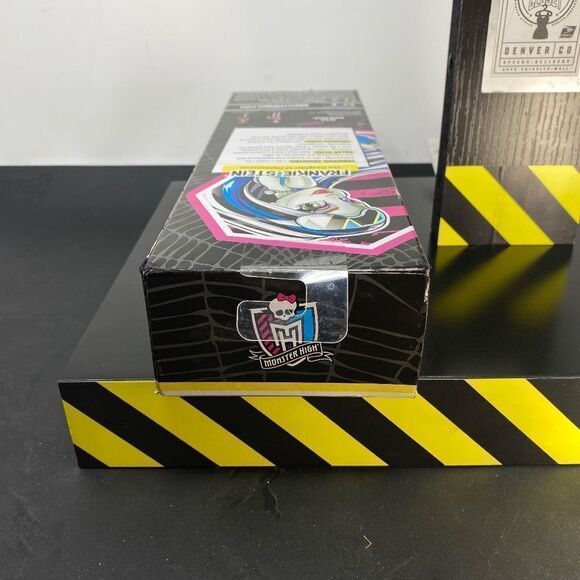 MONSTER HIGH® “FRANKIE STEIN®” Skullette™Series NEW-in-BOX - Picture 8 of 9